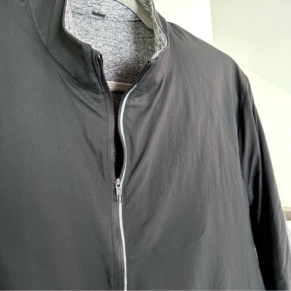 Lululemon Unisex Quarter 1/4 Zip Two Tone Sleeves Heather Grey Black - Picture 3 of 9